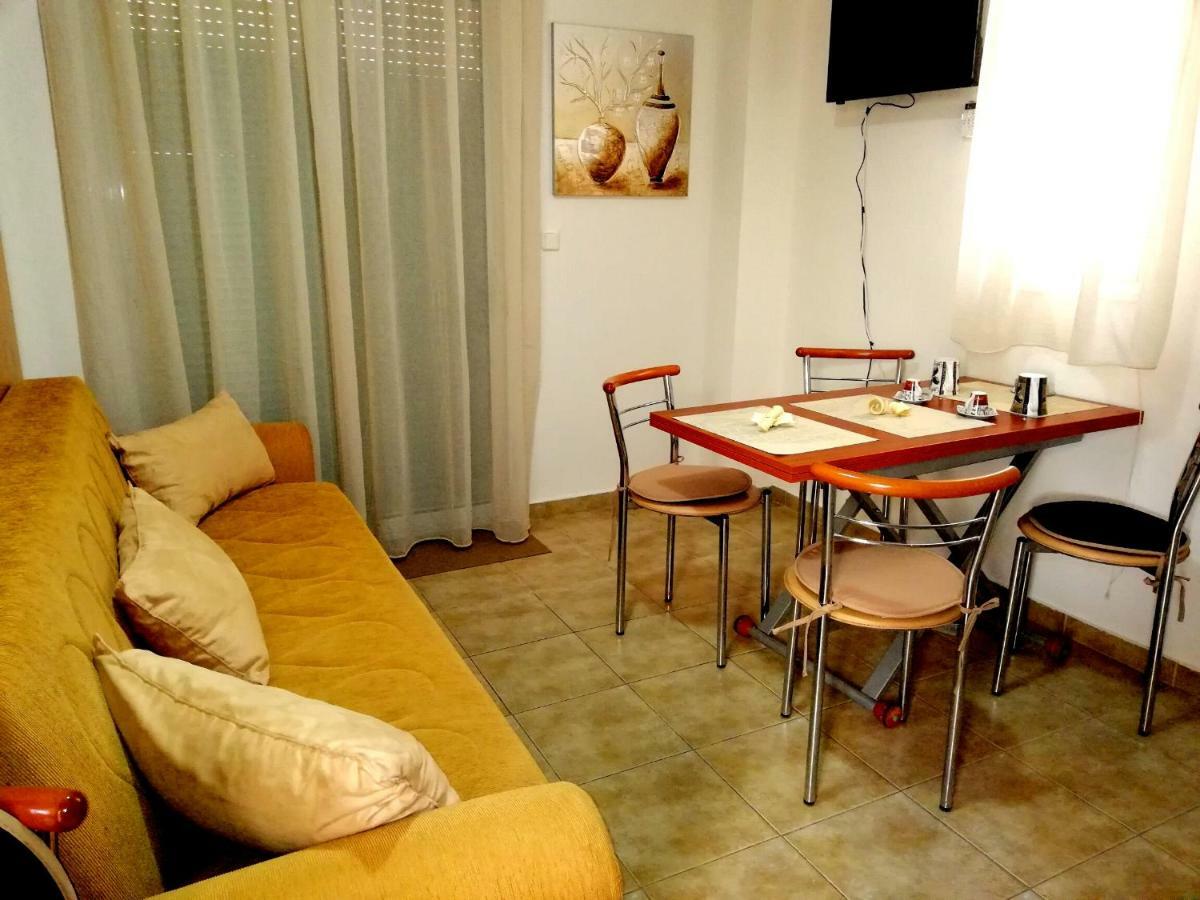 Kalamata Downtown Apartment Екстер'єр фото